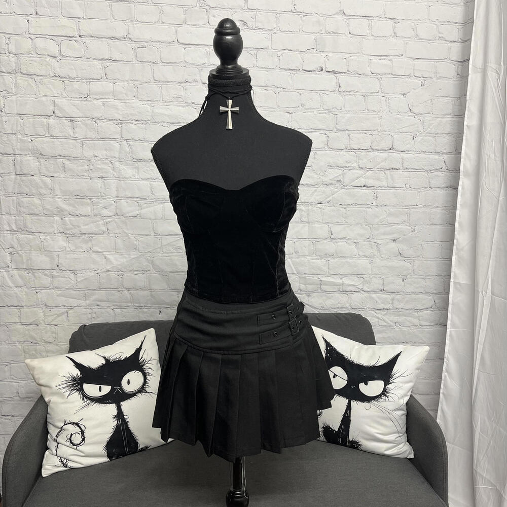 Popular 21 black velour cropped tube top Size M goth grunge vamp